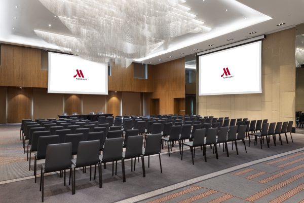 MH_SKPMC_Ballroom 1 - with projectors and screens